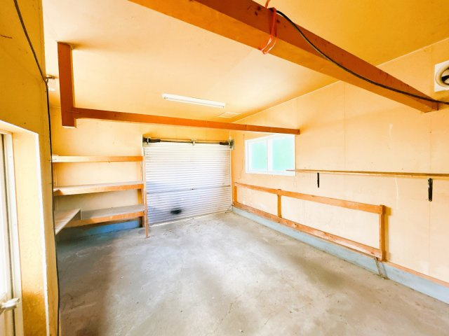 【キッチン】 | 紋別郡遠軽町岩見通北１０丁目２－１　中古売家 | 【現況】車庫内観です。