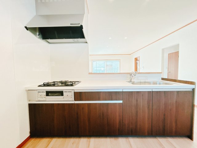 【キッチン】 | 紋別郡遠軽町岩見通北１０丁目２－１　中古売家 | 【同仕様写真】こちらはLIXIK製のサイズ2550のシステムキッチンに新品交換いたします。新品のキッチンで料理ができるのは嬉しいですね。