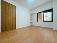 【洋室】 | エバーライフ春日公園☆仲介手数料無料☆ | ふとしたスペースに、活かされた収納。生活を支えるのはこんな気遣い。