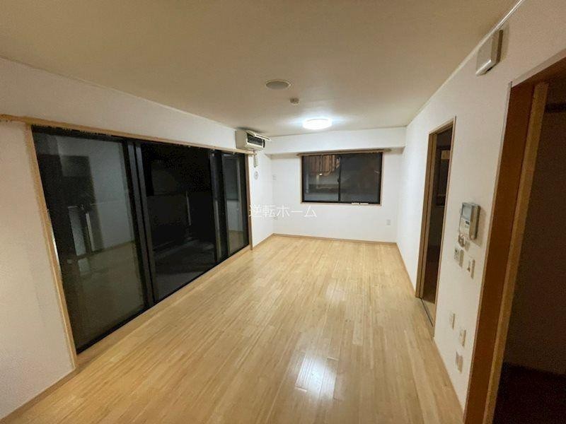 R-Court泉　名古屋市賃貸　仲介手数料無料の居間・リビング