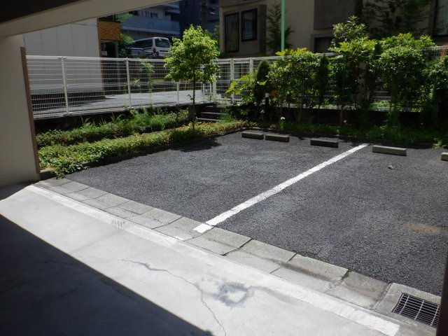 セザール芝公園の駐車場