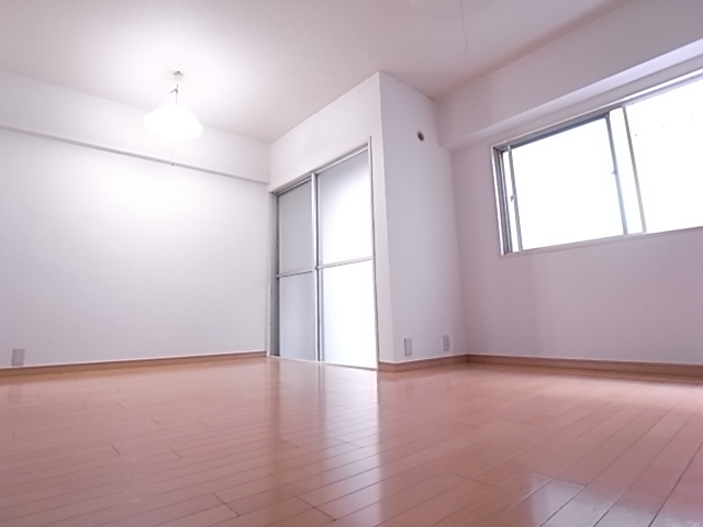 六甲林ハイツの洋室