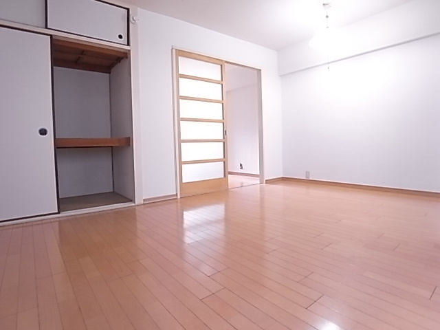 六甲林ハイツの洋室