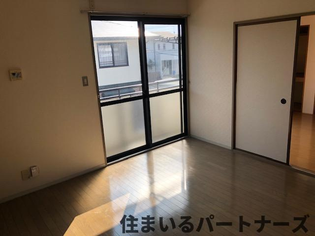 セジュール藤光Aの居間・リビング|使いやすいリビングです
