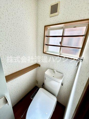 中津町一戸建のその他|トイレにも窓あり