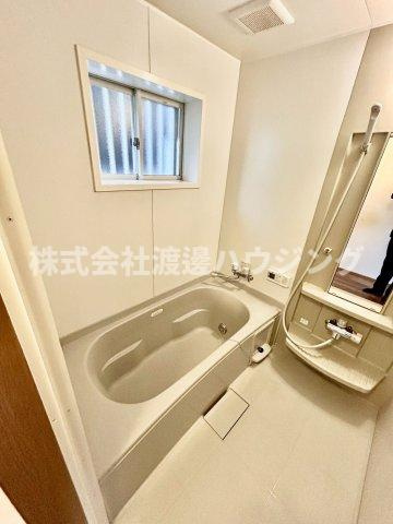 中津町一戸建の浴室