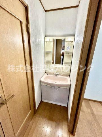 中津町一戸建の洗面所