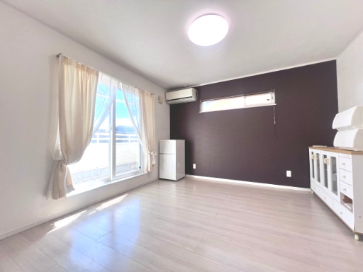 福島県郡山市田村町東山　中古戸建ての洋室|明るい洋室です♪