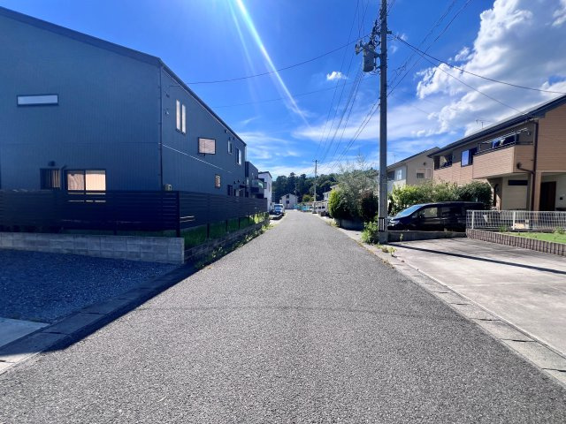 福島県郡山市田村町東山　中古戸建ての前面道路含む現地写真