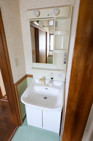 Reno WaKaBa IIIの洗面所|シャワー付き洗面台