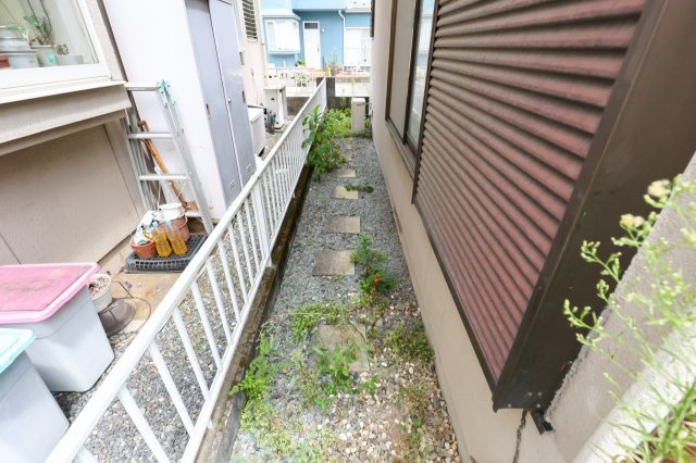 Reno WaKaBa IIIの庭|建物西側