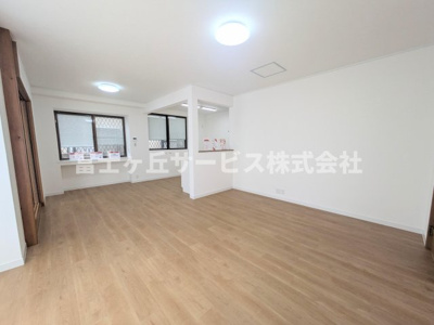 【居間・リビング】 | 浜松市浜名区内野台2丁目 中古戸建て | リビングダイニングです