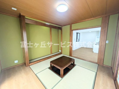 【和室】 | 浜松市浜名区内野台2丁目 中古戸建て | リビング横の和室です