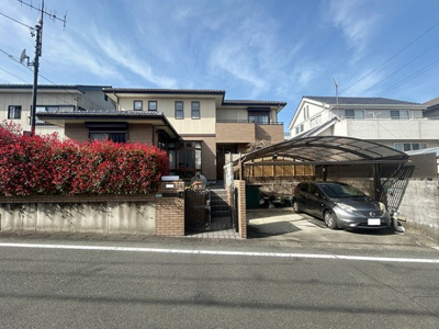 【外観】 | 浜松市浜名区内野台2丁目 中古戸建て | 建物44坪の広々5SLDK中古住宅！2階にもトイレがございます！駐車並列2台可能！