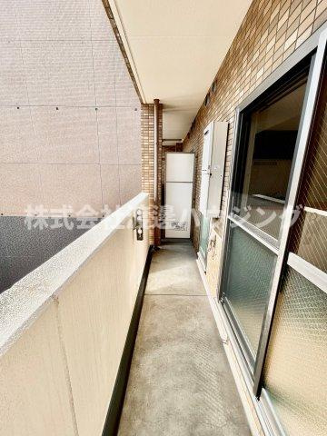 第7アローズ江坂公園のバルコニー