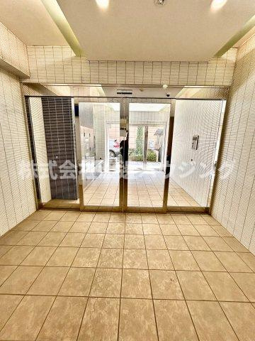 第7アローズ江坂公園のエントランス