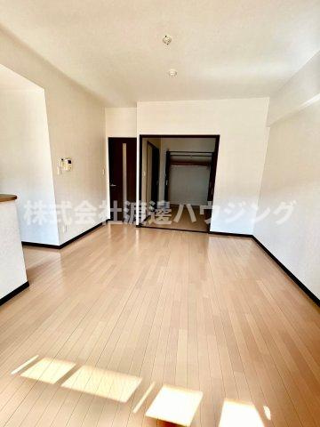 第7アローズ江坂公園の居間・リビング