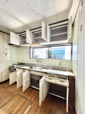 【収納】 | 沼津市大塚 中古戸建て | キッチンの収納も充実しています