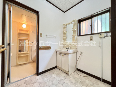 【脱衣所】 | 沼津市大塚 中古戸建て | 脱衣場です