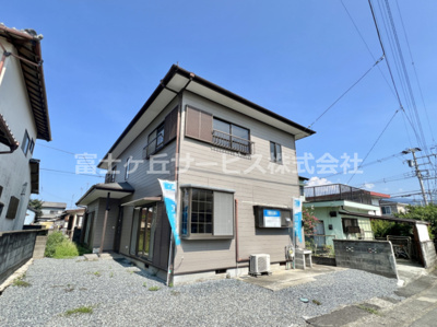 【外観】 | 沼津市大塚 中古戸建て | 5SLDK、中古住宅が月々3万円台から登場！スーパーまで徒歩約3分、ドラッグストアまで徒歩約1分と生活環境良好！小学校まで徒歩約9分とお子様の通学にも安心です！