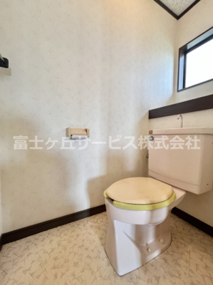 【トイレ】 | 沼津市大塚 中古戸建て | 2Fのトイレです