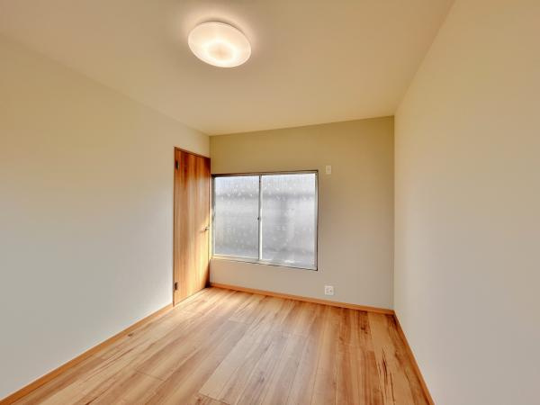 宇都宮市西川田本町４丁目　３ＬＤＫ　中古住宅の洋室