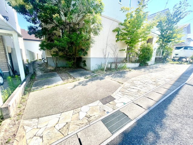 日進市岩崎町西ノ平戸建の駐車場|平面駐車場2台分