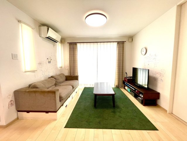 日進市岩崎町西ノ平戸建の居間・リビング|LD約10.9帖