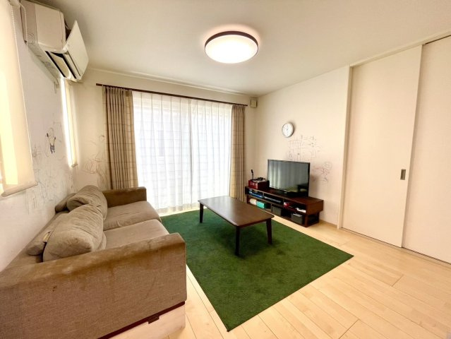 日進市岩崎町西ノ平戸建の居間・リビング|LD約10.9帖
