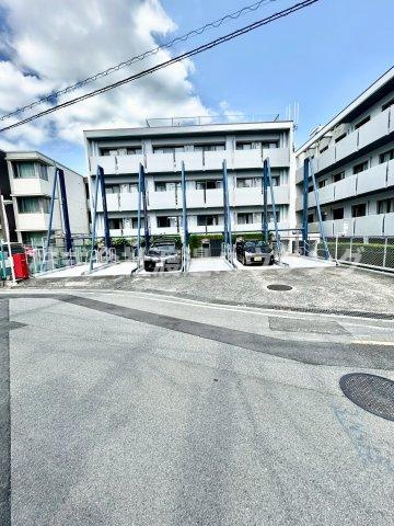 カルムイン豊津の駐車場