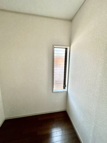 松虫通一戸建のその他|納戸にも換気窓ございます