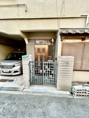 松虫通一戸建のエントランス