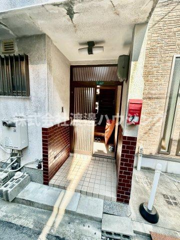 平野本町1丁目テラスハウスのエントランス