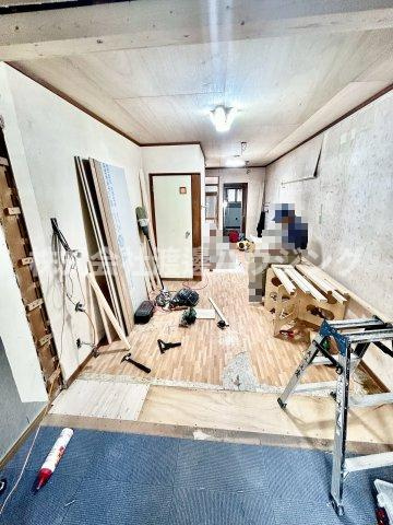 平野本町1丁目テラスハウスの居間・リビング