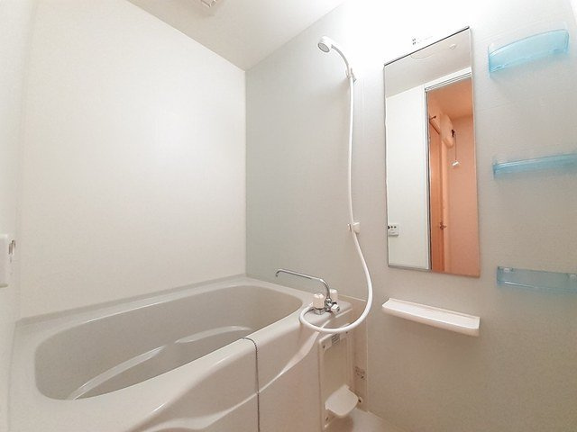 ジェルメ　ライムＢの浴室|落ち着いた空間のお風呂です