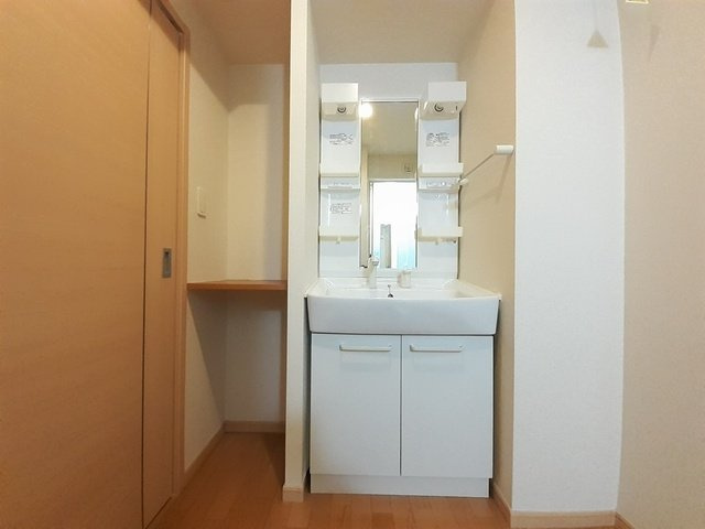 ジェルメ　ライムＢの洗面所|スペースが確保できる洗面所です