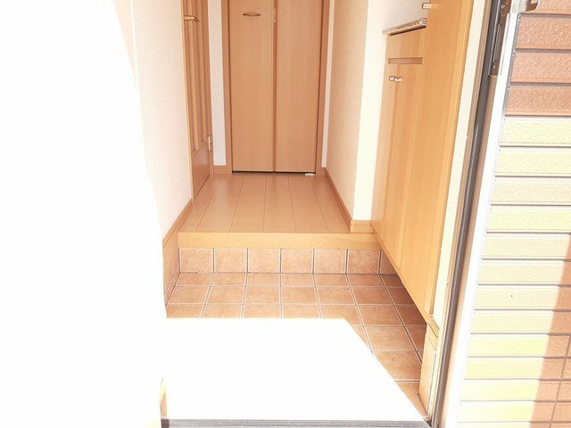 カ－サ　ハピネス　Ａの玄関|シンプルで使いやすい玄関です
