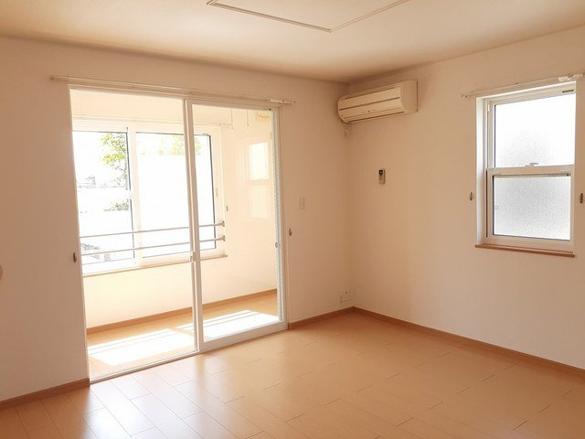 カ－サ　ハピネス　Ａの居間・リビング|こちらの居間で趣味の時間をお楽しみください