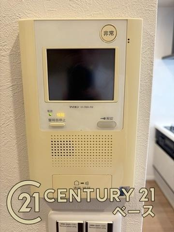 王寺久度アーバンコンフォートの内装|■現地撮影写真■ＴＶモニター付きインターホンで防犯対策もバッチリ！来客も一目でわかり安心です！