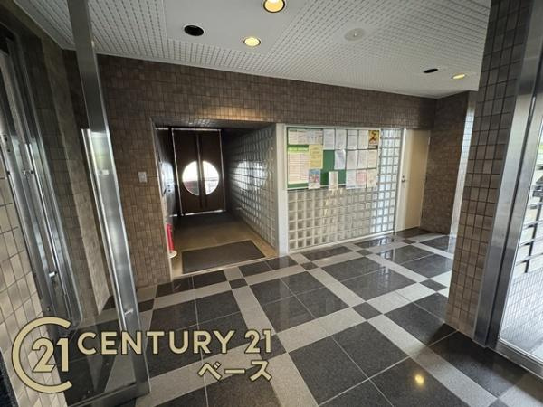 王寺久度アーバンコンフォートのエントランス|■現地撮影写真■暖かみある雰囲気のエントランスです！