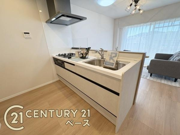 王寺久度アーバンコンフォートのキッチン|■現地撮影写真■収納力と使いやすさを追求したシステムキッチンです！