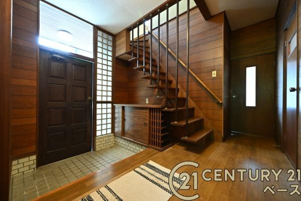 橿原市菖蒲町３丁目　一戸建の玄関|■現地撮影写真■すっきりとした明るい玄関が家族やお客様を迎えてくれます！