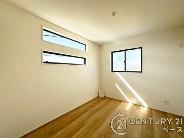 橿原市北妙法寺町の新築一戸建の洋室|■現地撮影写真■明るい雰囲気の洋室です！