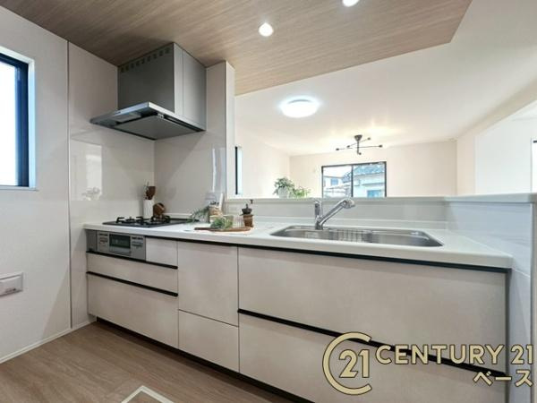 橿原市北妙法寺町の新築一戸建のキッチン|■現地撮影写真■家族とのコミュニケーションがとりやすい人気のカウンターキッチン！