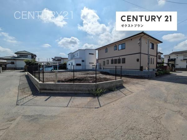 本庄市小島南2丁目 1号棟の前面道路含む現地写真