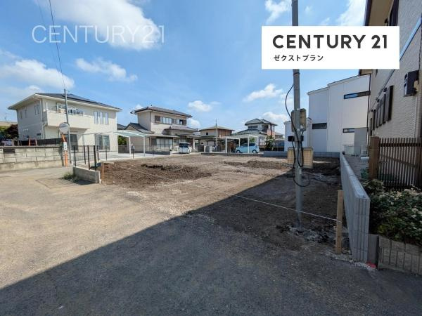 本庄市小島南2丁目 1号棟の前面道路含む現地写真