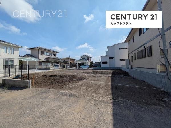 本庄市小島南2丁目 1号棟の前面道路含む現地写真