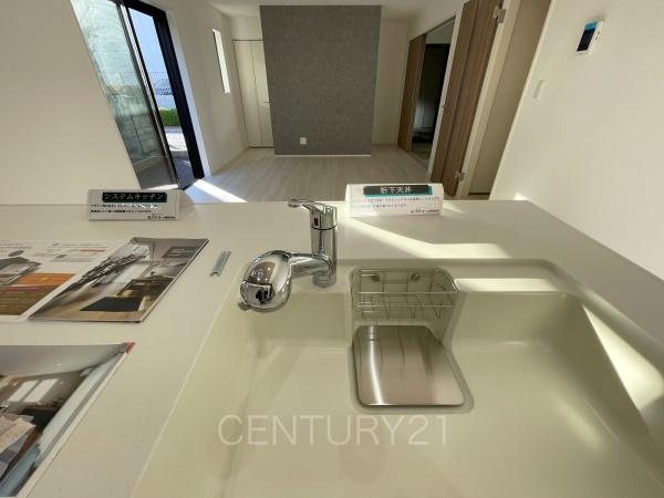 前橋市南町4期1棟 1号棟のキッチン|ビルトイン浄水器付きです。