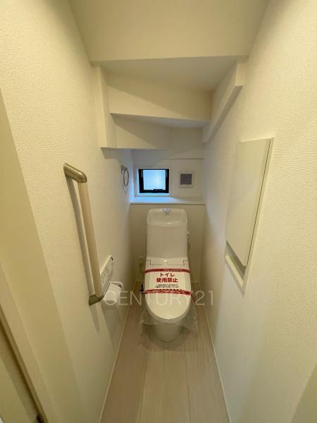 前橋市南町4期1棟 1号棟のトイレ|１階トレイです。
温水シャワー洗浄機能付きです。
手摺り付きです。