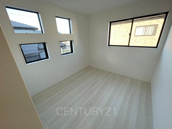 前橋市南町4期1棟 1号棟の洋室|２面採光の明るい洋室です。